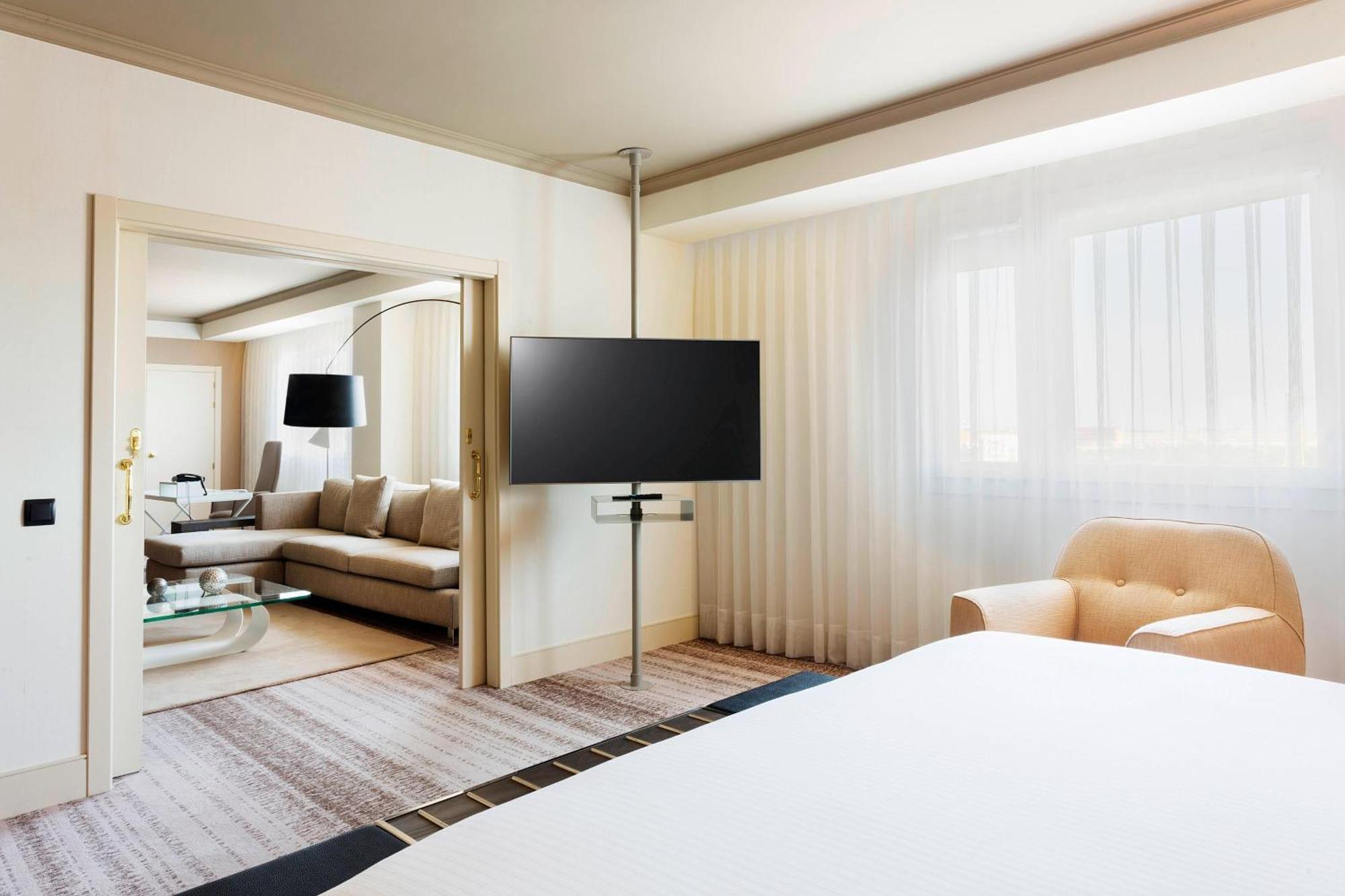 มาดริด แมริออท ออดิทอเรียม โฮเต็ล แอนด์ คอนเฟอเรนซ์ เซ็นเตอร์ Hotel ภายนอก รูปภาพ
